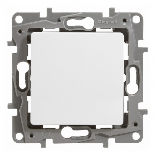 Фото Выключатель 1-клавишный legrand etika бел с подсветкой, 10а, винт. клем. (арт. 672203)