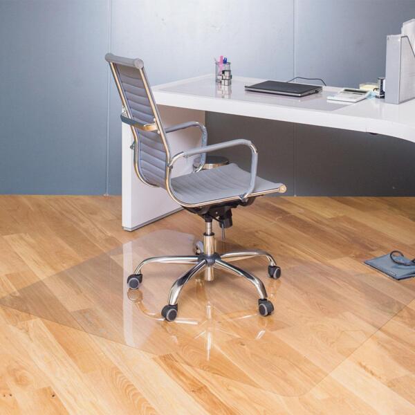 Фото Коврик защитный для напольных покрытий brabix поликарбонат 120х150 см глянец толщина 1 мм 60484